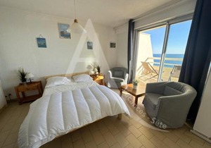 40 M², 1ERE LIGNE MER, DERNIER ETAGE AVEC ASCENSEUR