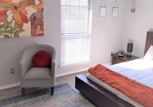 [ 4023 C]Private Bedroom Suite Communal House near IntegriC, One mile from Integris/Baptist Medical