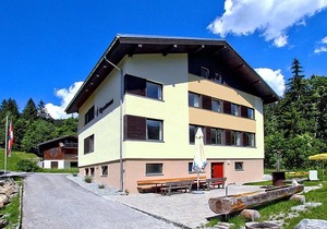 430 m² House ∙ 8 bedrooms ∙ 17 guests
