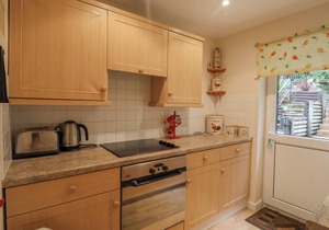 44 FERNHILL HEIGHTS, pet friendly, with a garden in Charmouth