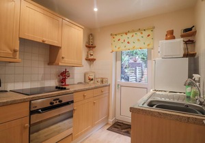 44 FERNHILL HEIGHTS, pet friendly, with a garden in Charmouth