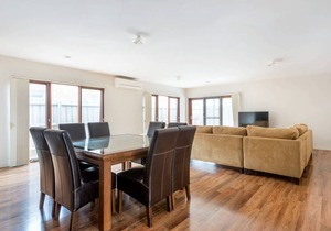 476 m² House ∙ 5 bedrooms ∙ 8 guests