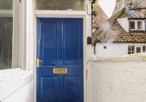 47A BAXTERGATE, pet friendly, country holiday cottage in Whitby