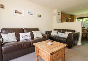49 ATLANTIC REACH, pet friendly, with a garden in Newquay