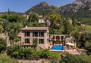 490 m² Villa ∙ 4 bedrooms ∙ 8 guests