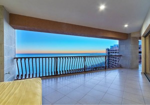 492 m² Condo ∙ 5 bedrooms ∙ 15 guests