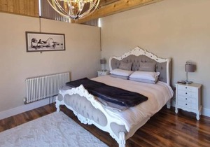 4Bed Lodge Sleeps8-Pet Friendly-Hot Tub-Log Burner