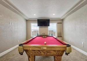 4BR Hot Tub Pool Table, Ping Pong, Foosball!