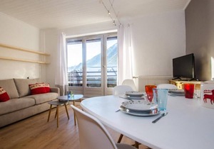 4th floor, view valley, balcony, parking, tv, ski locker, 49m², Chamonix