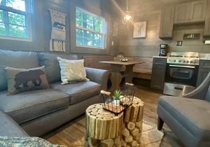 "4th Lake" One Bedroom, Luxury Waterfront Cottage at The Lakes, Old Forge