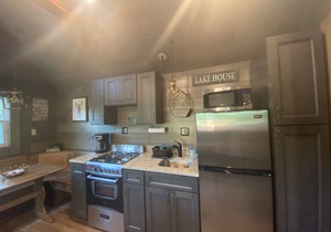 "4th Lake" One Bedroom, Luxury Waterfront Cottage at The Lakes, Old Forge