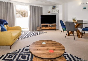 5 BEACH SIDE APARTMENTS, family friendly in Holywell Bay