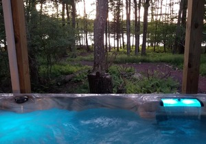 5 Bedroom 3 Bath Lakefront with Yr Round Hot tub near Camelback