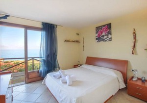 5 bedroom accommodation in Arbus