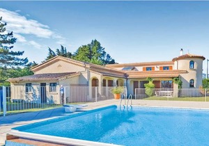 5 bedroom accommodation in Aubignan