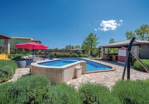 5 bedroom accommodation in Rezanci