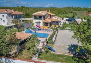 5 bedroom accommodation in Rezanci