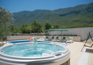 5 bedroom accommodation in Zagvozd