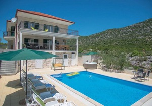 5 bedroom accommodation in Zagvozd
