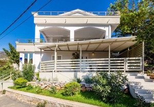 5 bedroom accommodation in Cesarica