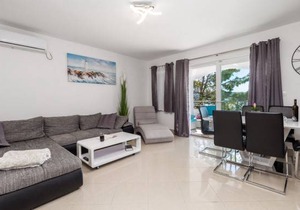 5 bedroom accommodation in Cesarica