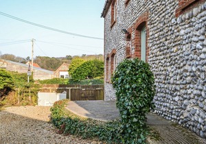 5 bedroom accommodation in Weybourne