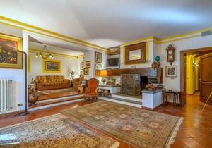 5 bedroom accommodation in Arezzo