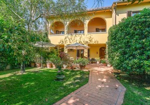 5 bedroom accommodation in Arezzo