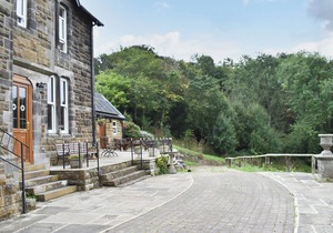 5 bedroom accommodation in Grosmont