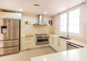 5 bedroom amazing home in Cabrils