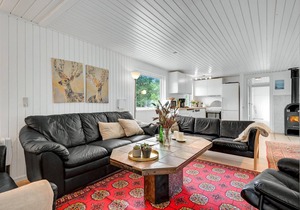 5 bedroom awesome home in Fårvang