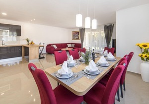 5 bedroom gorgeous home in Zmijavci