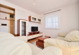 5 bedroom accommodation in Lisane Ostrovicke