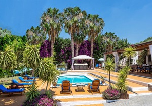 5 Deluxe Country Holiday Homes near beach, lake and mountains for 18 guests