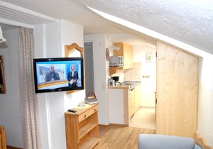 5. Fewo Kampenwand, 28 qm, 1-2 Pers., Wohn-Schlafraum, Westbalkon 2. OG