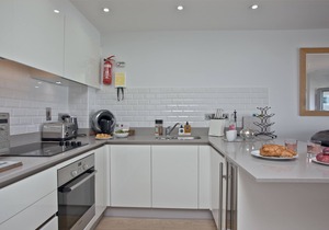 5 Fistral Beach, Newquay - an apartment that sleeps 4 guests in 2 bedrooms