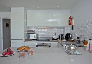 5 Fistral Beach, Newquay - an apartment that sleeps 4 guests in 2 bedrooms