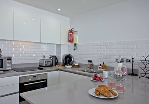 5 Fistral Beach, Newquay - an apartment that sleeps 4 guests in 2 bedrooms
