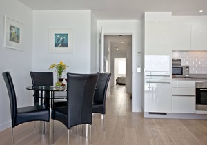 5 Fistral Beach, Newquay - an apartment that sleeps 4 guests in 2 bedrooms