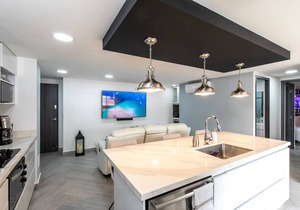 5* Luxurious 2B/2B/2T condo in front of famous Parque de Sabaneta
