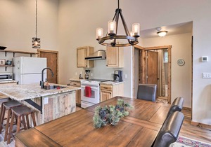 5 Mi to Ski Resort: Mtn-View Breck Home w/Hot Tub