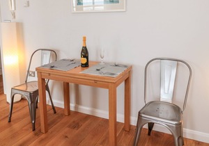 5 MILL WHARF, romantic, country holiday cottage in Berwick-Upon-Tweed