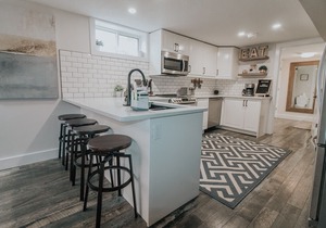 5 min from WEM - 2 Bedroom Suite
