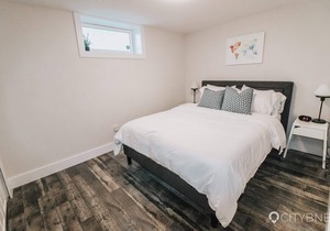 5 min from WEM. 2 Bedroom Suite.