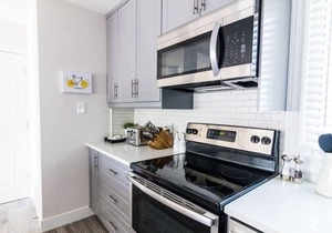 5 min from WEM. 3 Bedroom Home.