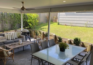 5 min walk to Milton Village, 5 min drive to the beach.