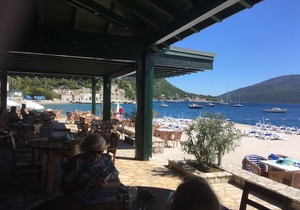 5 min Walk to the Beach, Wi-Fi, Aircon, Parking, family friendly