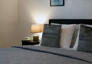 5 min Walk to the Beach, Wi-Fi, Aircon, Parking, family friendly