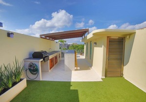 5⭐ Penthouse Private Rooftop & 1 Block to Beach!