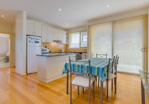 5 Salmon Row, What a position, so close to Smiths Beach!
